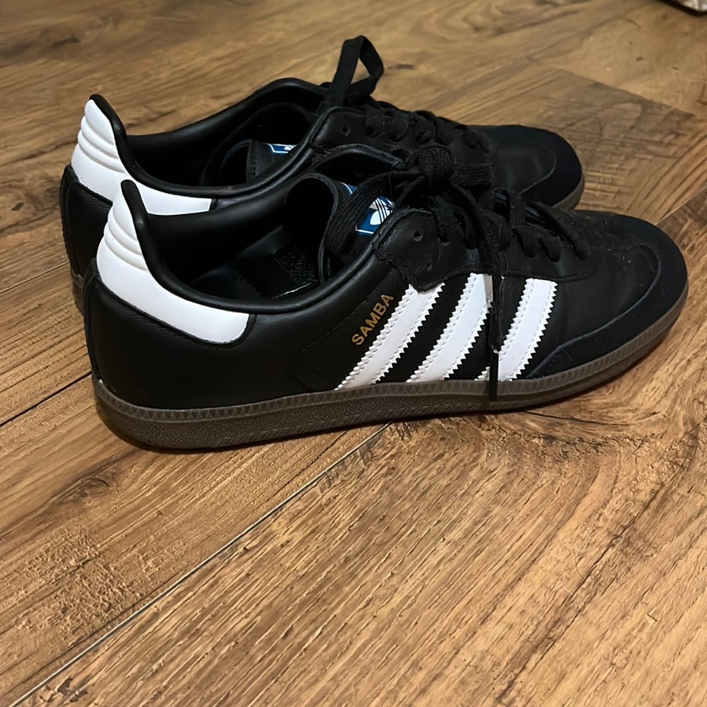 Lightly worn women’s size 9 sambas, willing to trade for sambas size 7 1/2